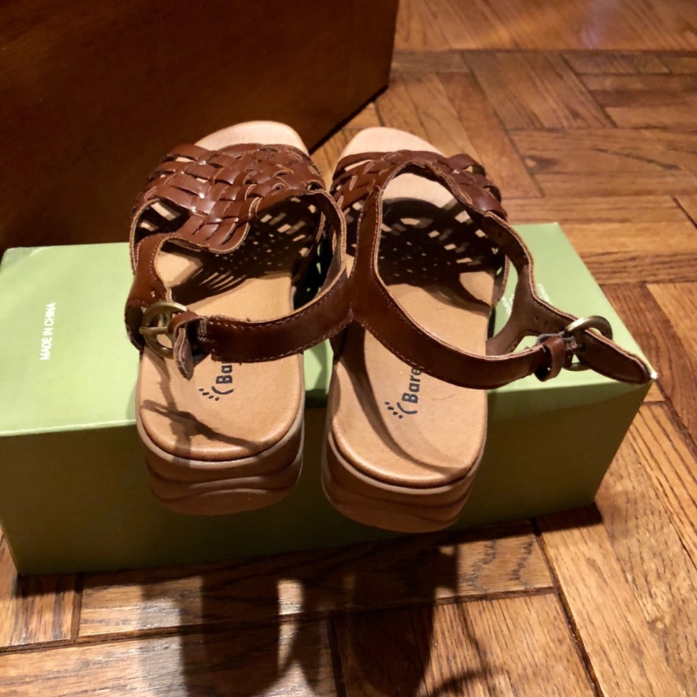 Bare Trap New Condition Brown Sandals SZ 6M - Picture 2 of 4